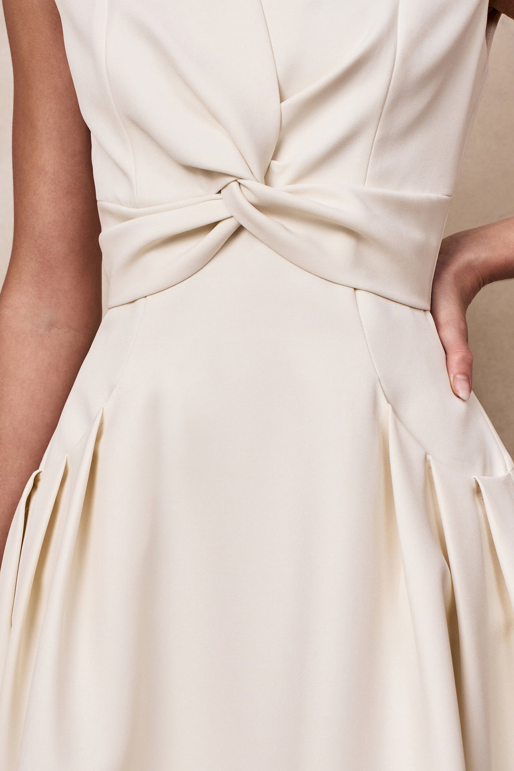 Kylen | White V-Neck Midi Dress