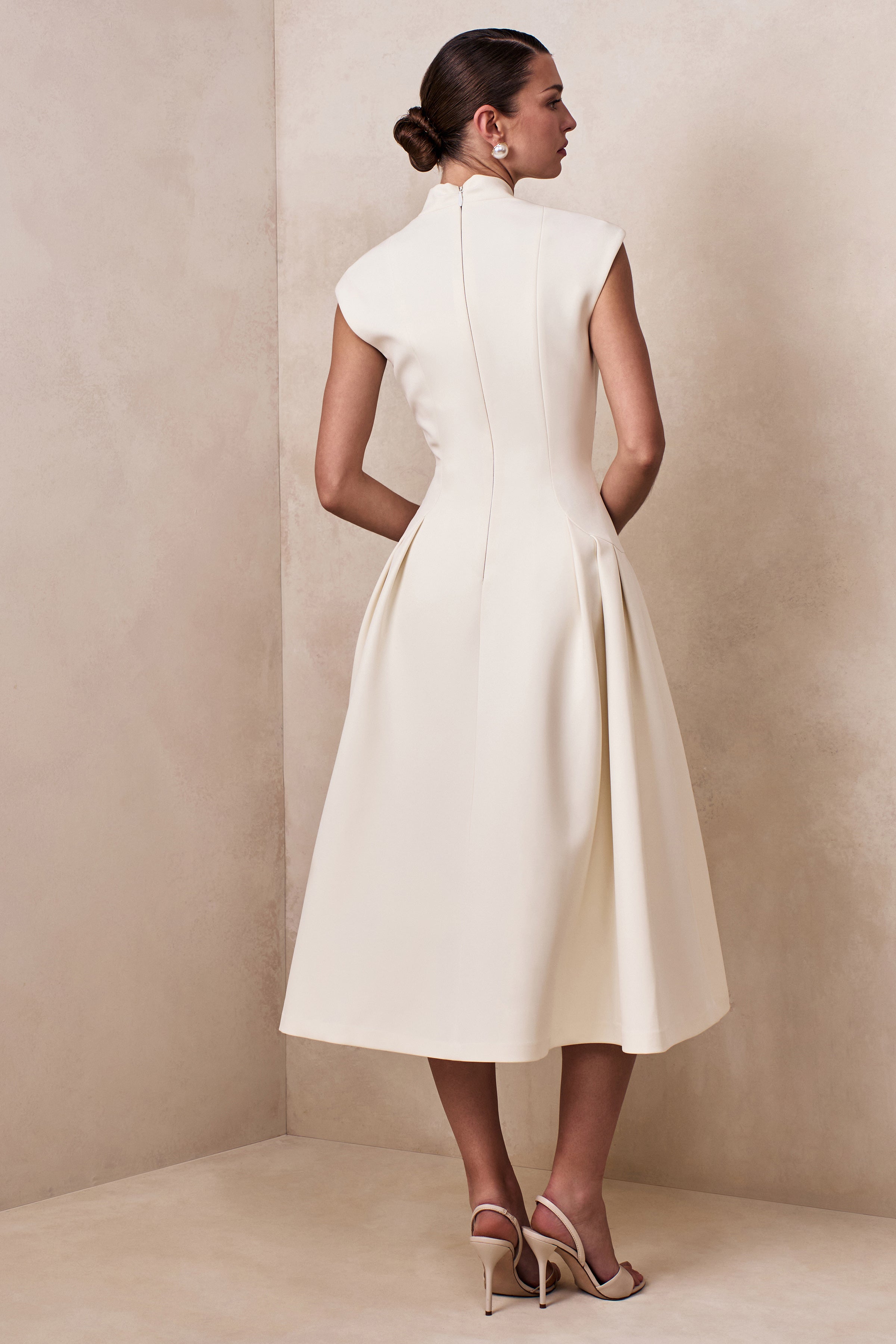 Kylen | White V-Neck Midi Dress