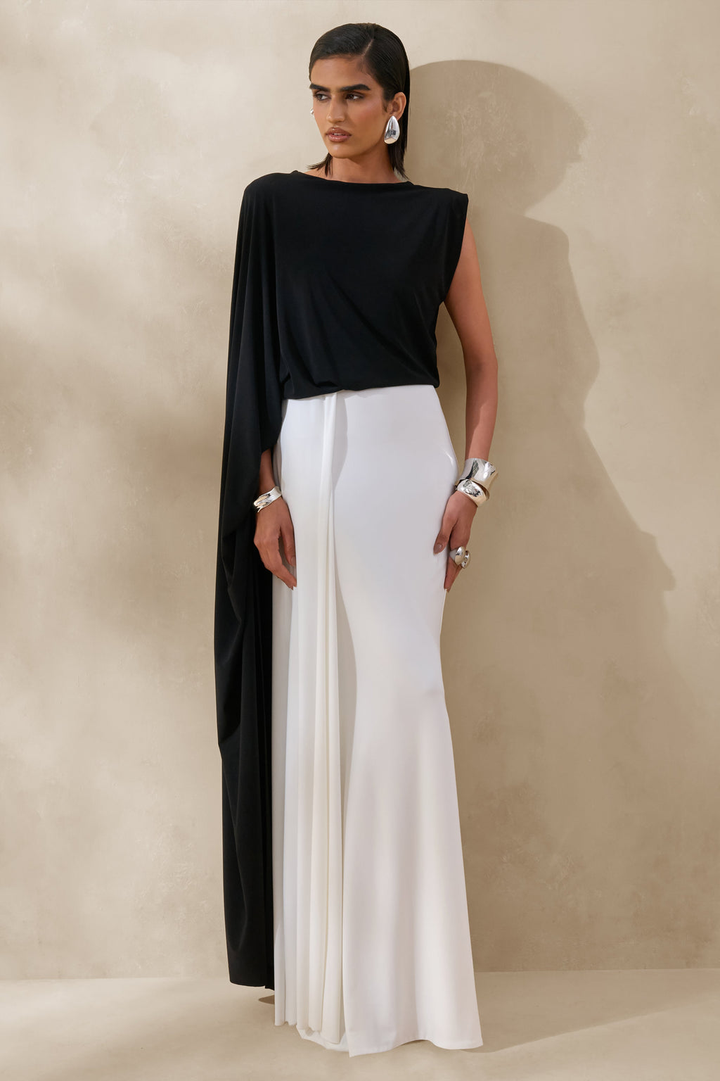Carenza | Black & White Wide-Neck Maxi Dress With Cape-Sleeve